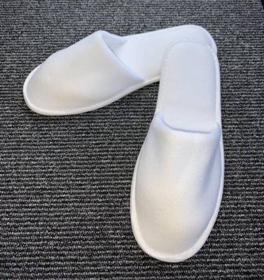 Closed Toe Poly Velour Slippers with White Piping/EVA Dot Sole in a Paper Bag (x100 Pairs)
